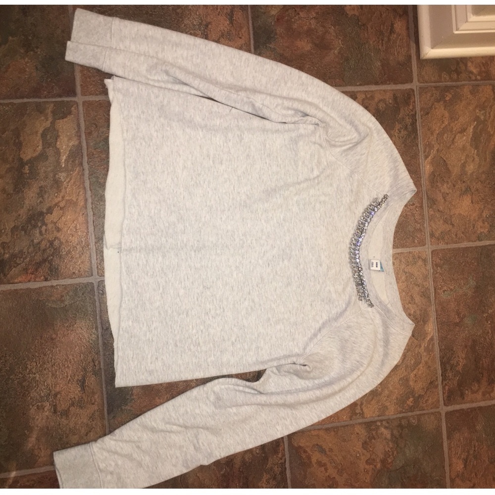 Gray long sleeve shirt